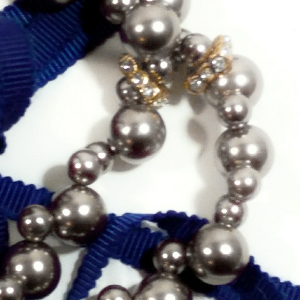Designer J. Crew Ribbon Tied Pearl & Crystal Necklace - Picture 3 of 8